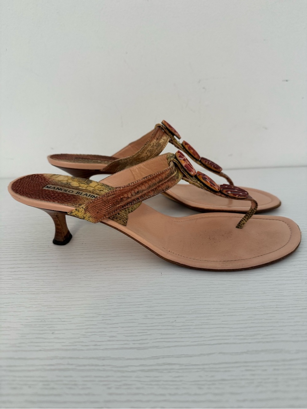 Manolo Blahnik Seashell Python Snakeskin Thong Sandal Open Toe Kitten Heels - Picture 3 of 10